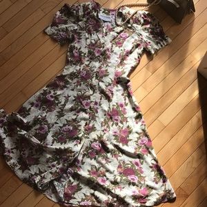 •Vintage Floral Caroline Wells dress•